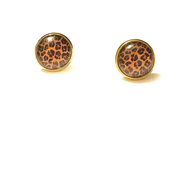 10/$10 Leopard print earrings, in gold toned bezel, NWT - Picture 4 of 5